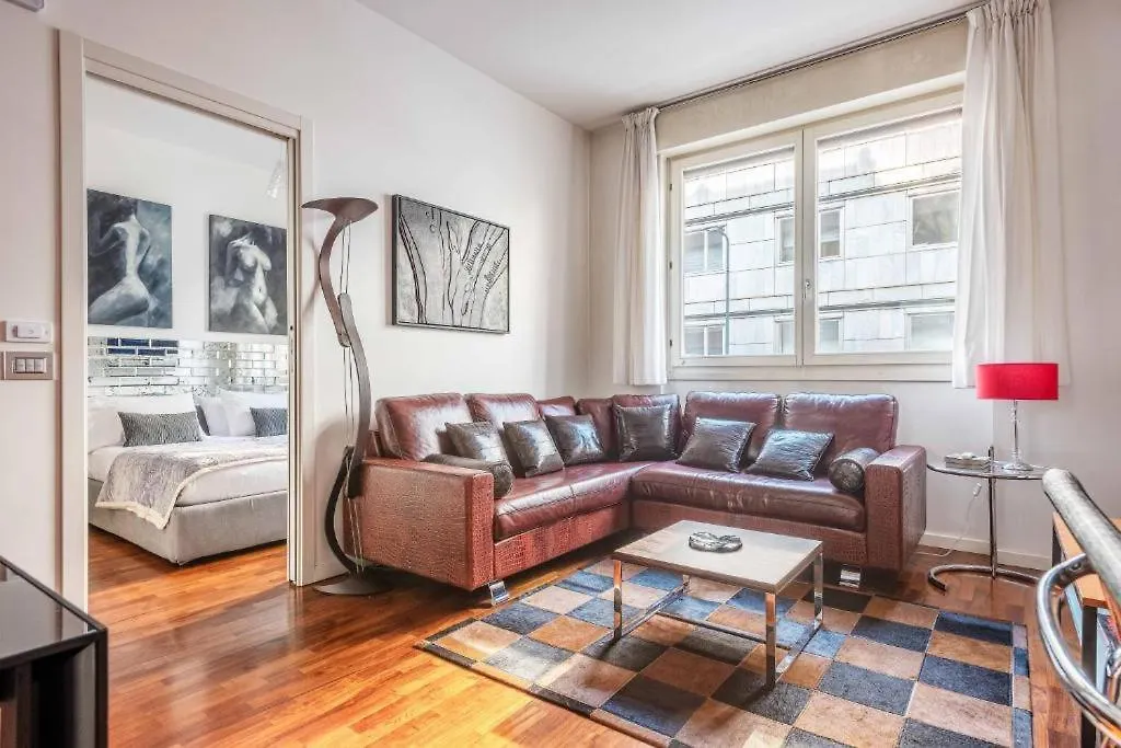 Daire Amazing Apt In The Heart Of Pta Venezia Milano